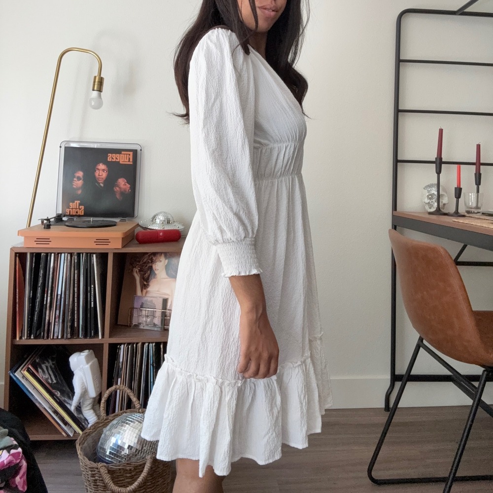 Calvin Klein White Textured V-Neck Midi Dress Smocked Waist Size 6 - Picture 5 of 11